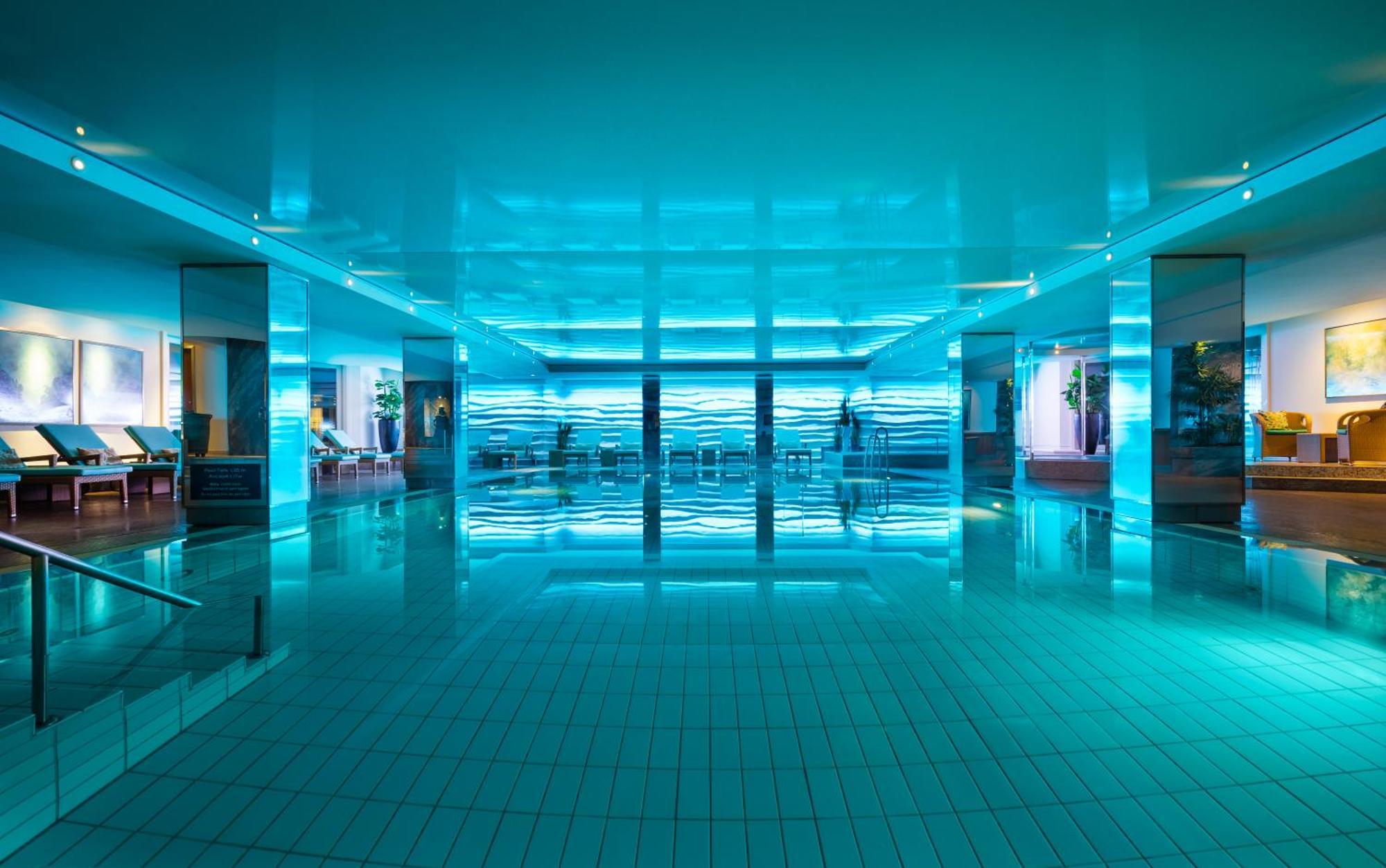 GRAND ELYSEE Hamburg Exterior foto The lobby of the InterContinental London O2