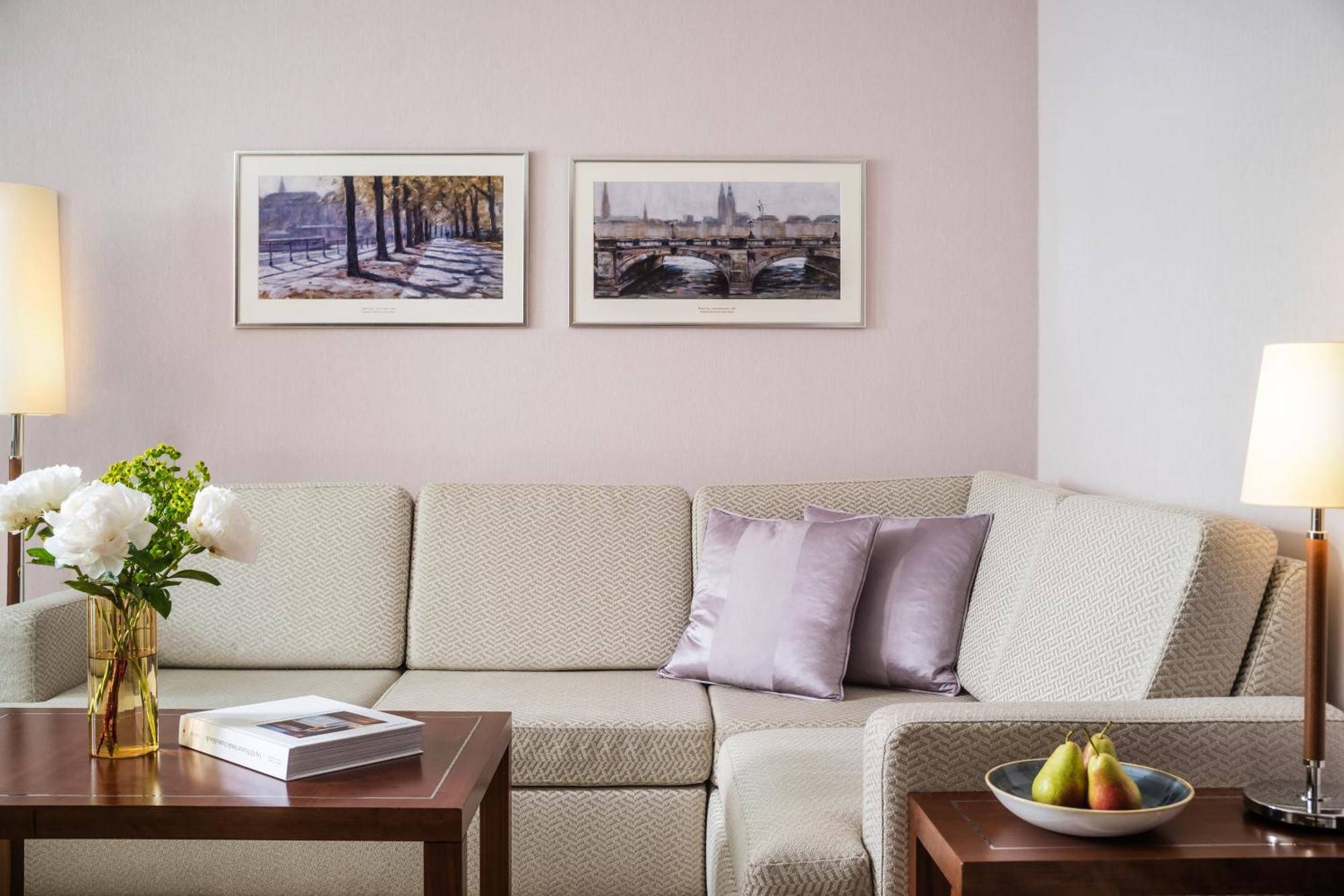 GRAND ELYSEE Hamburg Exterior foto A living room